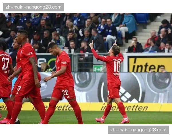 大雨导致恩波利主场部分看台漏水，比赛一度中断十分钟