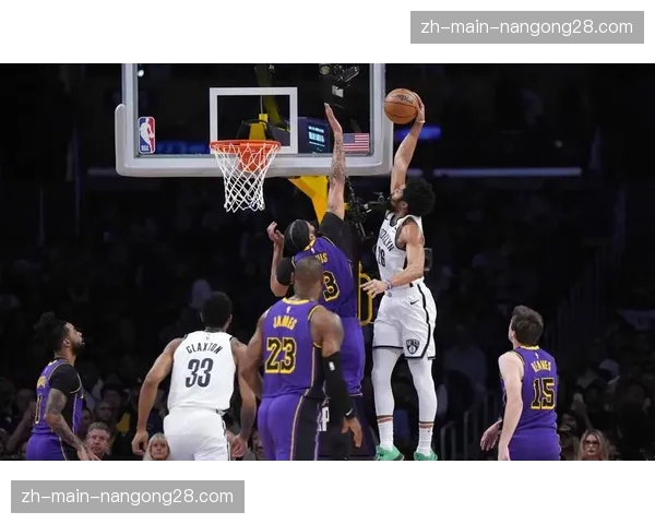 深度复盘:湖人第三节净负25分,攻防两端效率暴跌原因解析 深度复盘:湖人第三节净负25分,攻防两端效率暴跌原因解析