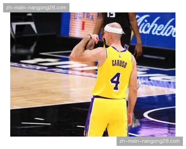 战术板:解析凯尔特人如何通过挡拆战术制造换防,针对戈贝尔进行犯规消耗 战术板:解析凯尔特人如何通过挡拆战术制造换防,针对戈贝尔进行犯规消耗