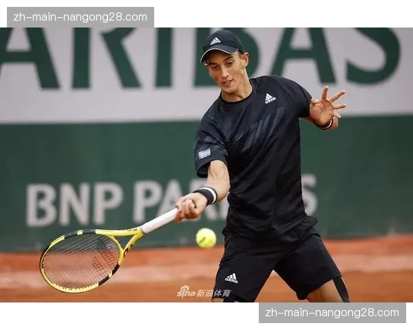 费尔明佩戴面部防护面具恢复训练，有望赶上塞尔塔比赛